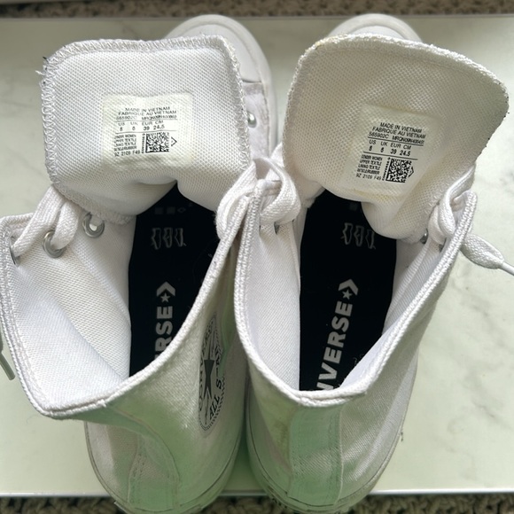 White Converse Chuck Taylor 2.0 Lugged High Top Platform Size 8 Women - Picture 15 of 15